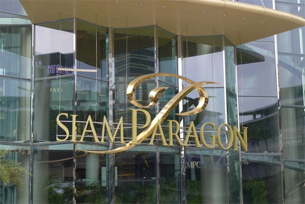 Zum Shoppen können Sie ins Siam Paragon, eines der eindrucksvollsten Einkaufszentren in Asien. Zum Shoppen können Sie ins Siam Paragon, eines der eindrucksvollsten Einkaufszentren in Asien.