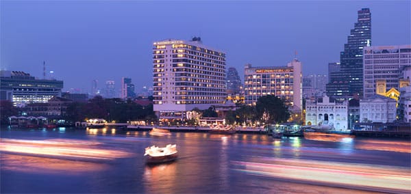 Die Liste der berühmten Gäste des traditionsreichen Fünfsternehauses, das mehrfach zum besten Hotel der Welt gekürt wurde, liest sich wie ein Who is Who der VIPs - und das schon seit gut 135 Jahren. Von Prinz Charles bis George Bush Senior residierten hier schon die Reichen und Schönen dieser Welt. Die Liste der berühmten Gäste des traditionsreichen Fünfsternehauses, das mehrfach zum besten Hotel der Welt gekürt wurde, liest sich wie ein Who is Who der VIPs - und das schon seit gut 135 Jahren. Von Prinz Charles bis George Bush Senior residierten hier schon die Reichen und Schönen dieser Welt.