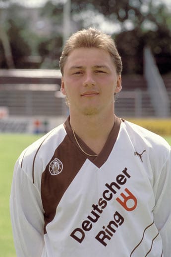 Und auch Dirk Zander ist dank seines Blitz-Treffers am 12. April 1991 in den Top 5 zu finden. Der St. Paulianer traf nach 12 Sekunden zum 1:0 gegen den Karlsruher SC.