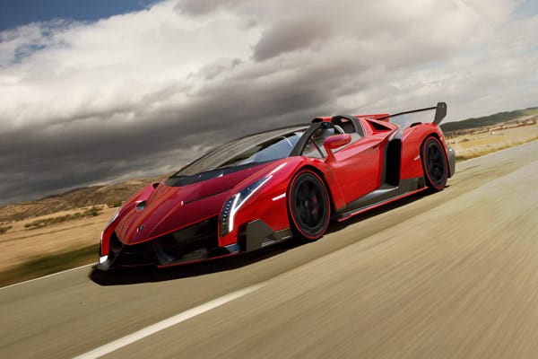 Zum 50. Firmenjubiläum beschenkt sich Lamborghini und seine Kundschaft mit einer Kleinstserie des Veneno Roadster.