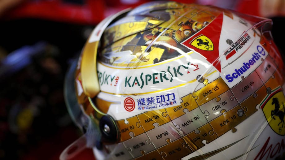 Auch Fernando Alonso ist ein Freund ausgefallender Designs. In Monaco 2013 präsentierte der Ferrari-Pilot einen Helm im Puzzle-Design.