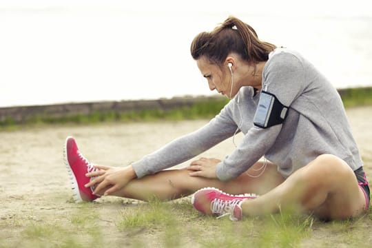 Das Stretching der Beine fördert die Durchblutung