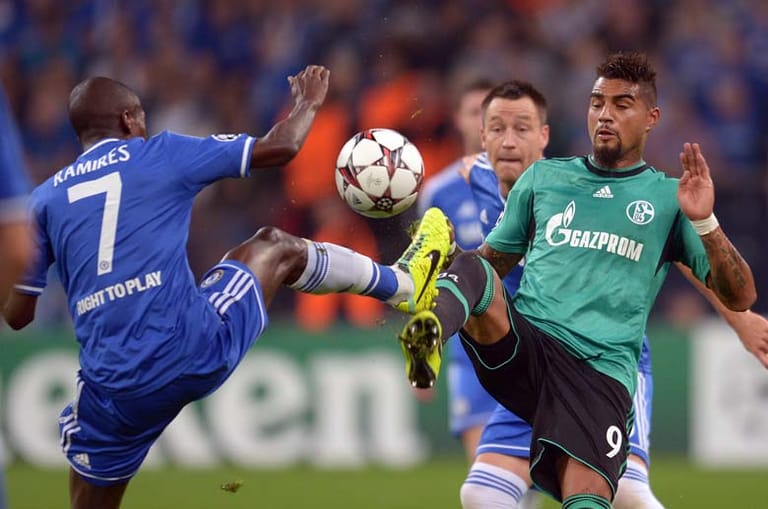 In der Sturmspitze sorgt Kevin-Prince Boateng für Belebung. Schalke ist trotz Rückstand nicht geschockt und sucht den Weg nach vorne.