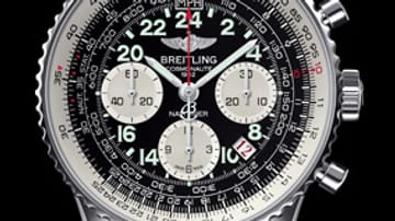 Den Breitling-Chronographen Navitimer Cosmonaute haben wir als ungetragenes Sammlerstück für rund 5.300 Euro gesehen. Die 24-Stunden-Anzeige hilft auch Seglern im Dauersturm.