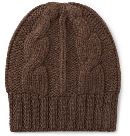 Diese Mütze aus feinem Kaschmir wärmt Sie an kalten Wintertagen. Von Loro Piana für etwa 370 Euro.