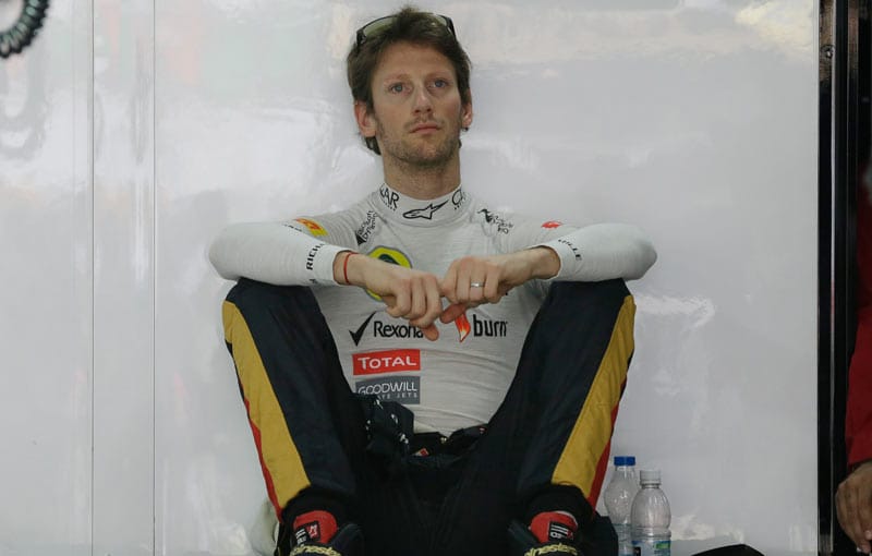 Am Trainingsfreitag sitzt Lotus-Pilot Romain Grosjean ganz entspannt in seiner Garage. Das kann er auch, denn zuletzt ist er sehr stark gefahren.