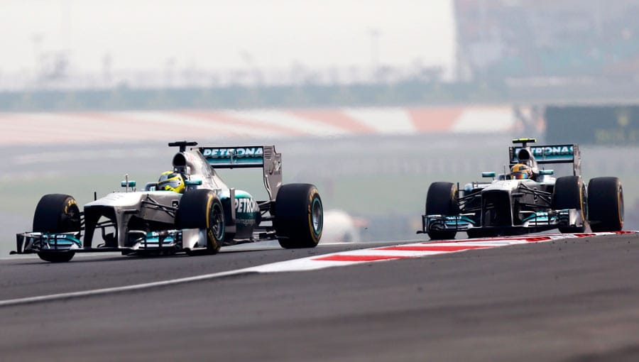 Mercedes meldet sich mit Rang zwei für Nico Rosberg (li.) und drei für Lewis Hamilton zurück.