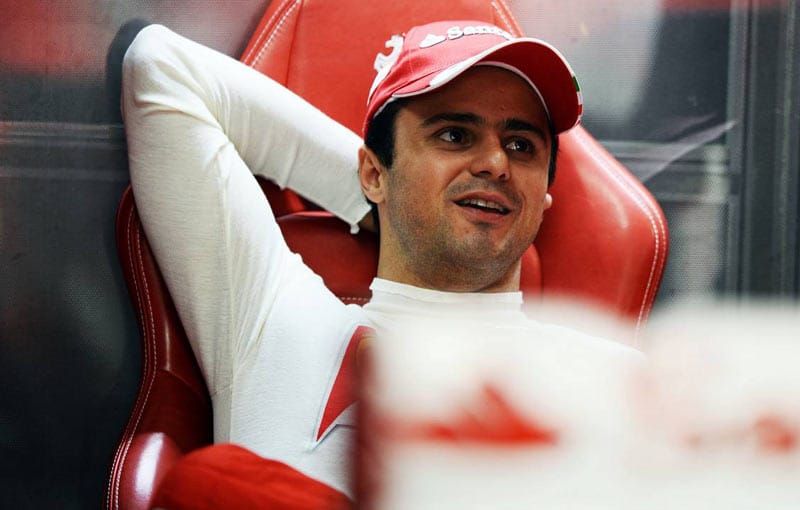 ...darüber, dass Ferrari-Kollege Felipe Massa mehr als sechs Zehntelsekunden schneller ist und drei Plätze vor dem Spanier steht. Allerdings ist Alonso im Gegensatz zu Massa mit den harten Reifen gefahren.