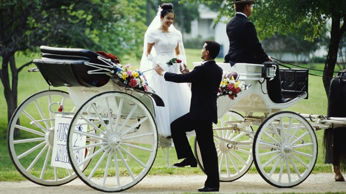 Hochzeitskutsche: Romantische Fahrt zum Traualtar