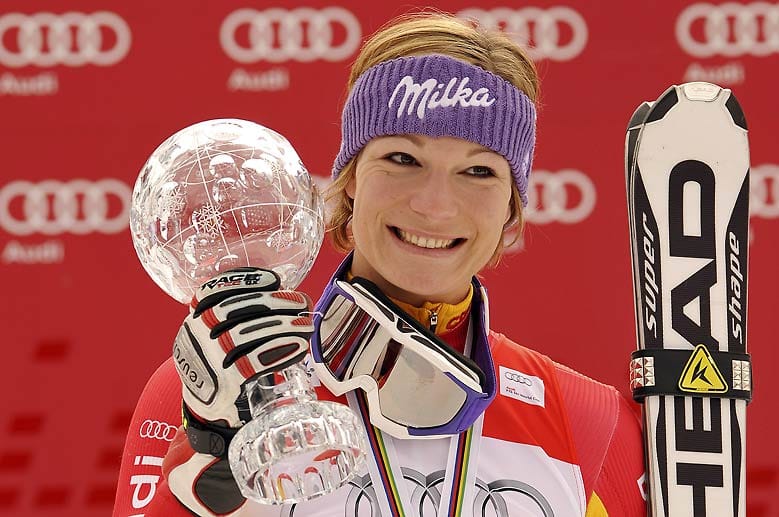 Im Slalom gewinnt sie 2010 erneut den Gesamtweltcup.