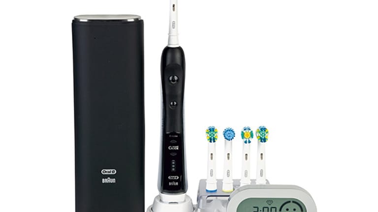 Hightech in einer kleinen Zahnbürste, das schafft Oral-B mit dem elektrischen Modell Black 7000(ab 150 Euro). Bei den sechs verfügbaren Modi ist garantiert der passende für Ihre Zähne dabei.