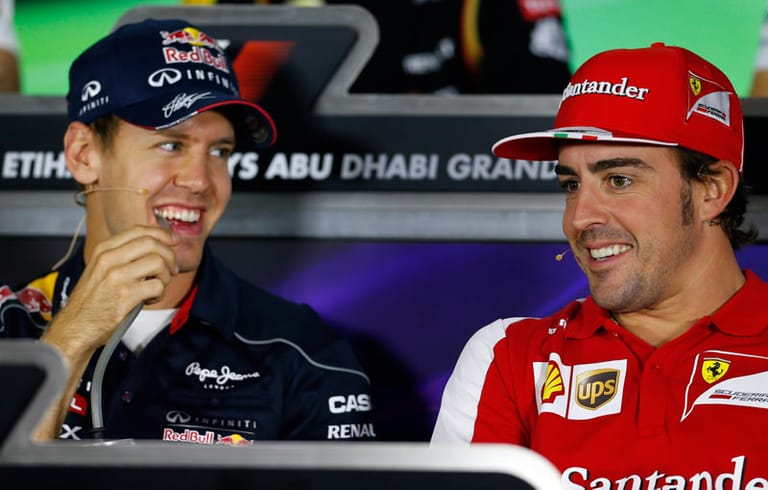 Trotz aller Rivalität können Sebastian Vettel (li.) und Fernando Alonso noch zusammen lachen.