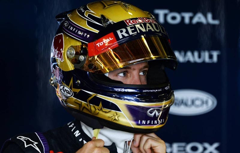 Wenn man so viel Erfolg hat, wie Vettel, kann man auch mal mit einem goldenen Helm starten.
