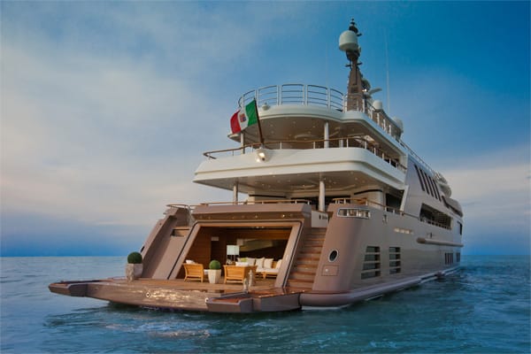 Bei allem Luxus an Bord, neben dem ausklappbaren "Beachclub" ist ihr Beiboot das eigentliche Highlight.
