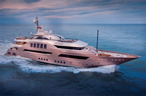 Mehr als das Zehnfache der Riva 86‘ Domino hat die 58 Meter lange LuxusJacht "Jade“ der ebenfalls zur Ferretti Group gehörenden CRN-Werft gekostet.