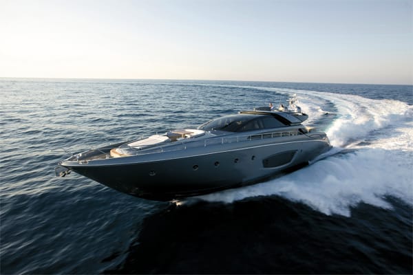 Unter dem wertvollen Markennamen verkauft die Ferretti Group, zu der Riva seit dem Jahr 2000 gehört, inzwischen auch deutlich größere Boote und Jachten wie die 86‘ Domino.