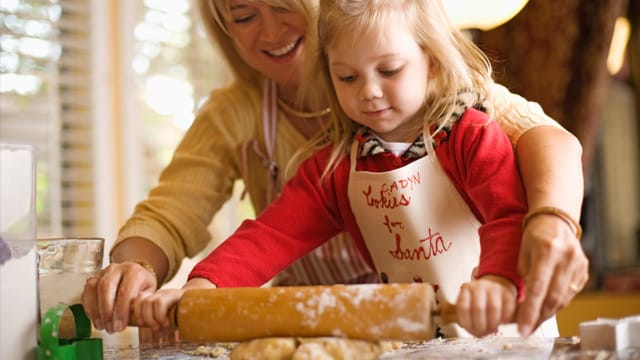 Plätzchen backen ist ein Spaß für die ganze Familie