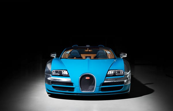 Die dritte Sonderedition nennt sich "Bugatti Veyron Meo Constantini". Er soll netto etwa 2,09 Millionen Euro gekostet haben.