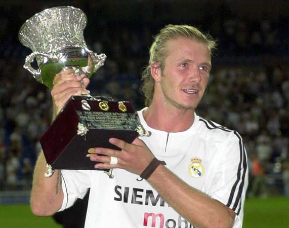 2003 wechselte er dann zum größten Fußballklub der Welt - Real Madrid. Dort konnte er zwar an seine sportlichen Erfolge bei Manchester United nicht mehr ganz anknüpfen - er gewann nur jeweils einmal die spanische Meisterschaft und den spanischen Supercup - sein Bekanntheitsgrad wurde dadurch jedoch noch einmal erweitert.