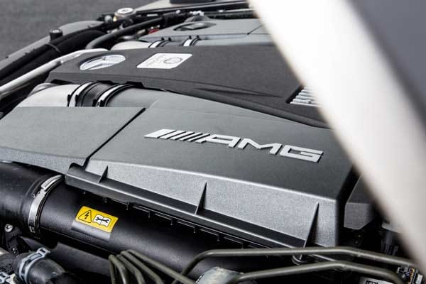 Den 6x6 wird es laut Mercedes-Benz nicht mit zwölf Zylindern geben. Im 6x6 kommt „nur“ der 5,5 Liter große V8-Biturbo zum Einsatz.