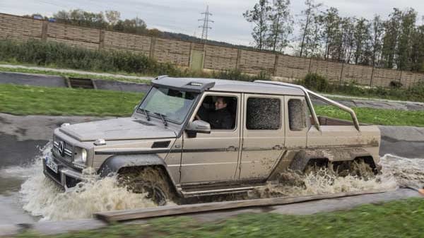 wanted.de Autor Christian Sauer testete exklusiv die sechsrädrige G-Klasse von AMG. Mit 455.770 Euro (inkl. MwSt.) ist das Offroad-Monster derzeit das teuerste Modell von Mercedes-Benz.