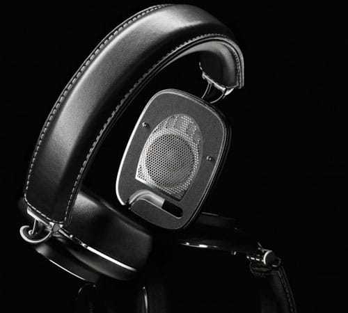 Beim schicken Bowers & Wilkins P7 arbeiten Membran und mechanische Aufhängung völlig unabhängig voneinander, ähnlich wie bei einem echten Hifi-Lautsprecher. Der Hersteller verspricht brillante Klangqualität auf Studioniveau. Der Kopfhörer ist für um die 400 Euro zu haben.