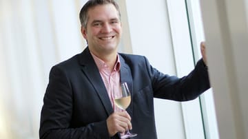 Die Kritiker des Gault Millau WeinGuide Deutschland 2014 haben Philipp Wittmann aus Rheinhessen zum "Winzer des Jahres" gekürt.