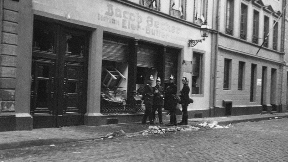 Pogromnacht, Mainz, jüdisches Geschäft, Polizisten