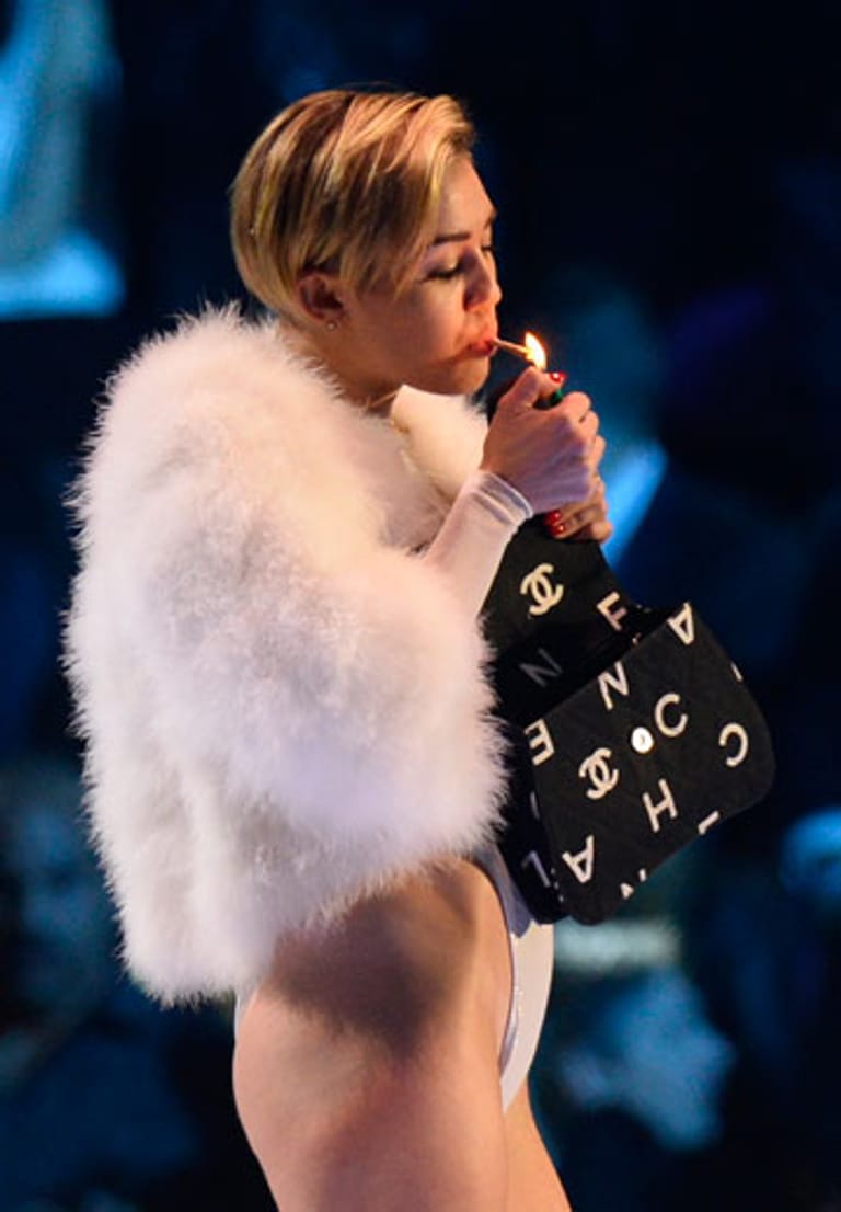 Miley Cyrus MTV EMAs