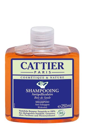 Das Shampoo (von Cattier über Douglas um 9 Euro) beseitigt Schuppen dauerhaft und stellt das natürliche Gleichgewicht der Kopfhaut wieder her. Weizenproteine stärken und nähren das Haar.