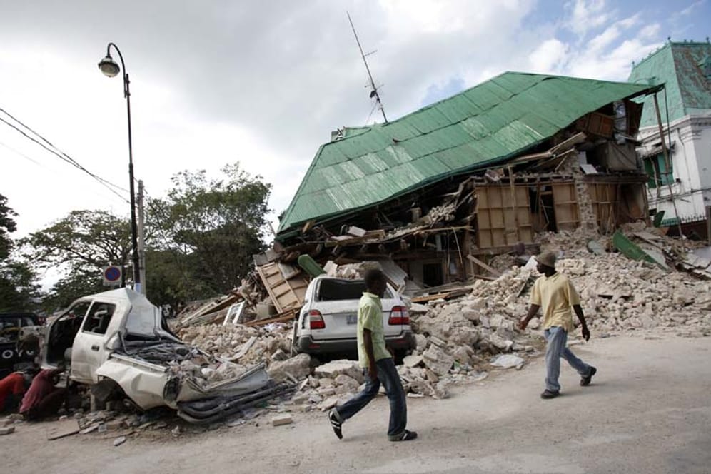Zwei Jahre nach dem verheerenden Erdbeben mit rund 315.000 Toten und aber Tausenden zerstörten Häusern wurde Haiti Ende August 2012 von der nächsten Naturkatastrophe heimgesucht. Hurrikan Isaac zerstörte vielerorts die Ernte und vieles auf der Insel, was gerade wieder aufgebaut worden war.