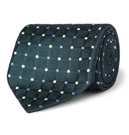 Ja ist denn heut’ schon Weihnachten? Diese Krawatte in Tannengrün beweist Stilsicherheit und Klasse! Von Charvet für etwa 150 Euro zu kaufen.