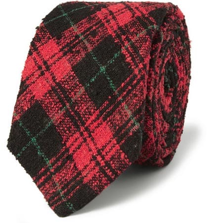 Wer hätte das gedacht! Das Schotten-Muster feiert in dieser Saison sein großes Comeback! Statt Schotten-Rock fangen Sie doch erst einmal mit dieser Krawatten-Variante an und tasten Sie sich so langsam an das schrille Muster. Krawatte von Ovadia & Sons für etwa 100 Euro.