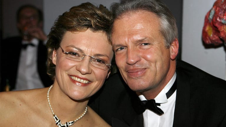 Monika Hohlmeier und ihr Mann Michael bestätigten im November 2013, dass sie sich scheiden lassen. Die Tochter des früheren Ministerpräsidenten Franz Josef Strauß war seit 1982 mit ihrem Mann verheiratet.