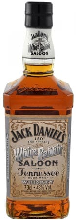 Und der Jack Daniels White Rabbit Saloon Tennessee Whiskey holte sich den Preis als Best American Whiskey 2013 bei den World Whiskies Design Awards. Er schmeckt minimal rauchig, was wohl an der besonderen Röstung der Fässer liegt.
