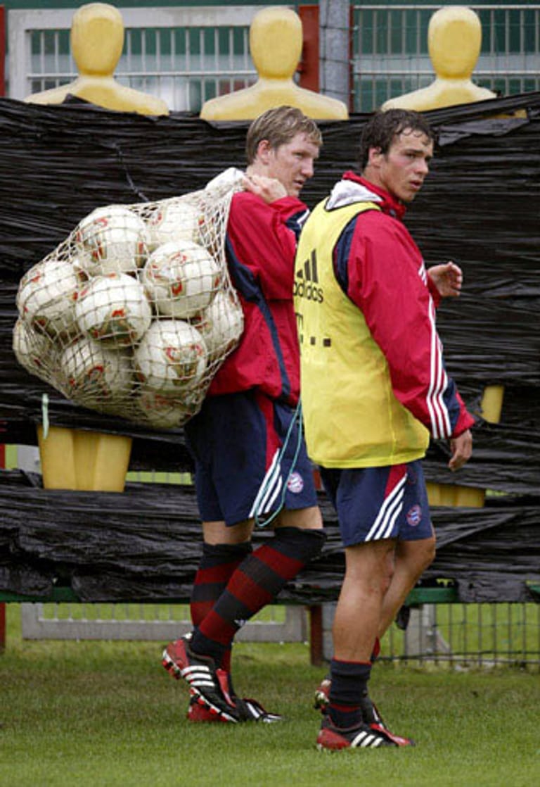 Markus Feulner wechselte bereits im Alter von 15 Jahren zum großen FC Bayern. Im Jahr 2001 führte er die A-Jugend, der damals auch Philipp Lahm, Piotr Trochowski und Zvjezdan Misimovic angehörten, zur Deutschen Meisterschaft. Sein Profidebüt feierte er ein knappes Jahr später. Da er sich in München aber nie richtig durchsetzen konnte, wechselte er 2004 zum 1. FC Köln. Nach einer weiteren Station in Mainz holte ihn sein Ex-Trainer Jürgen Klopp nach Dortmund. Doch auch beim BVB wurde Feulner nicht glücklich und kam in zwei Jahren auf gerade einmal 15 Einsätze. Heute ist er in Nürnberg aktiv.