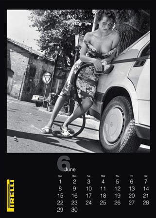 Der Pirelli-Kalender erschien 1964 zum ersten Mal. Zum 50. Jubiläum haben die Italiener die bislang unveröffentlichten Fotos von Helmut Newton aus dem Archiv geholt, wo sie 27 Jahre lagen. Der Pirelli-Kalender erschien 1964 zum ersten Mal. Zum 50. Jubiläum haben die Italiener die bislang unveröffentlichten Fotos von Helmut Newton aus dem Archiv geholt, wo sie 27 Jahre lagen.