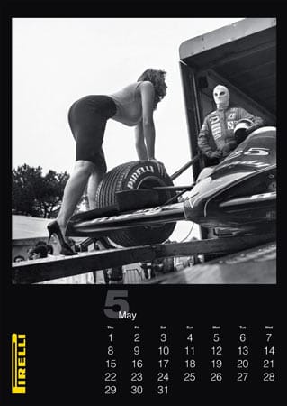 Mit dem Entschluss, den Pirelli Kalender 1986 fast 30 Jahre später zu veröffentlichen, würdigt Pirelli das Jubiläum und nutzt zugleich den glücklichen Umstand, dass die Tagesdaten der Jahre 1986 und 2014 identisch sind. Mit dem Entschluss, den Pirelli Kalender 1986 fast 30 Jahre später zu veröffentlichen, würdigt Pirelli das Jubiläum und nutzt zugleich den glücklichen Umstand, dass die Tagesdaten der Jahre 1986 und 2014 identisch sind.