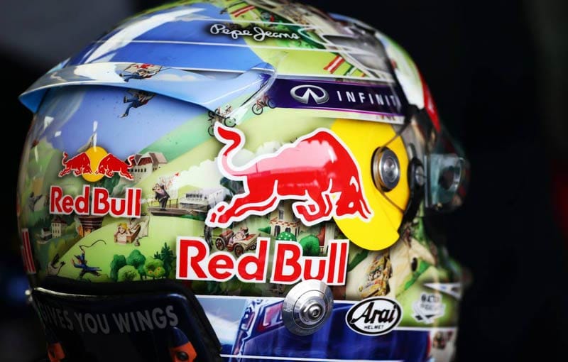Sebastian Vettel hat fast bei jedem Rennen ein neues Helm-Design. Dieses führt er in Brasilien vor.