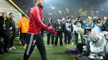 Nicht nur das Gipfeltreffen zwischen Borussia Dortmund und dem FC Bayern wurde mit Spannung erwartet, sondern auch die Rückkehr von Mario Götze an seine alte Wirkungsstätte. Die Dortmunder Fans strafen das Fußball-Juwel beim Betreten des Rasens mit Ignoranz.