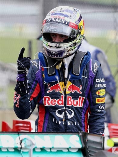 Egal, bei welchen Bedingungen - derzeit sehen wir am Ende immer den Vettel-Finger. Der Weltmeister schnappt sich auch beim Regen-Qualifying in Brasilien die Pole Position.