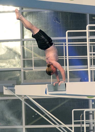 Eine totale Blamage für Joey Kelly: Beim "TV total Turmspringen" 2013 schied er beim Einzelspringen bereits nach einem Sprung aus.