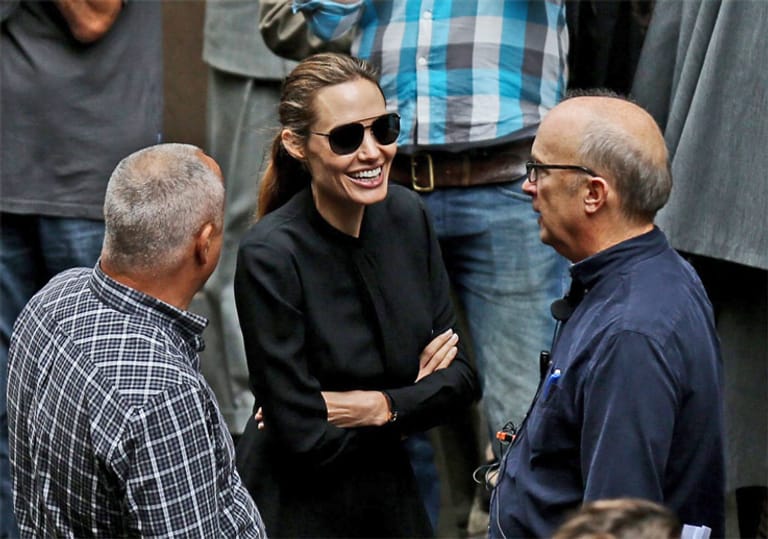 Auch wenn Angelina Jolie auf diesem Bild vom 22. November 2013 lacht: Gesund sieht die Schauspielerin nicht aus. Sie ist sehr abgemagert.