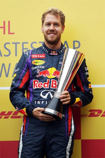 Eine weitere Trophäe für Sebastian Vettel: Der Preis für die meisten schnellsten Runden.