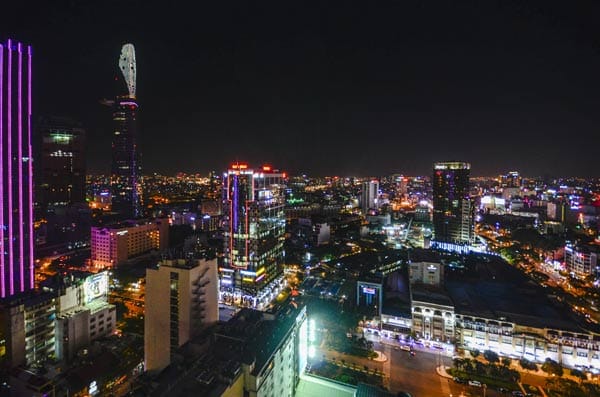 Ho-Chi-Minh-Stadt bei Nacht: Vietnam der Moderne.