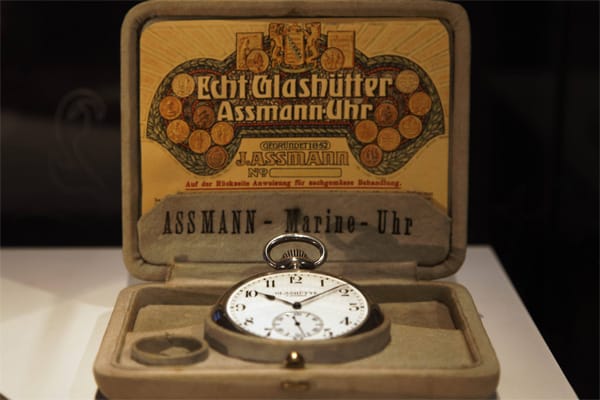Hier finden Sie Taschen-, Pendel- und Armbanduhren von den Anfängen der Uhrmacherkunst bis heute.