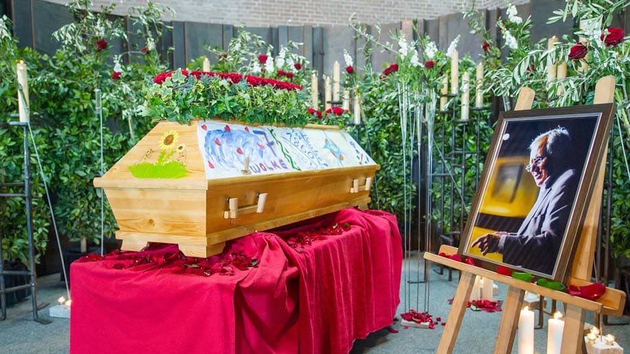 Trauriger Abschied: Am 2. Dezember 2013 wurde Dieter Hildebrandt in München beigesetzt.