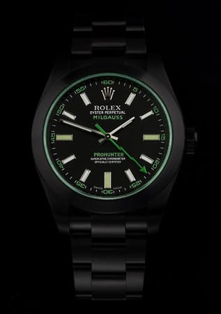 Uhren-Tuning in schwarz ist auch bei anderen "Veredlern" angesagt. Vorreiter in Sachen Uhren-Tuning war die britische Firma Pro Hunter. Hier sehen Sie eine getunte Rolex Milgauss mit grünem Finish. Zu haben bei Pro Hunter für rund 15.000 Euro.