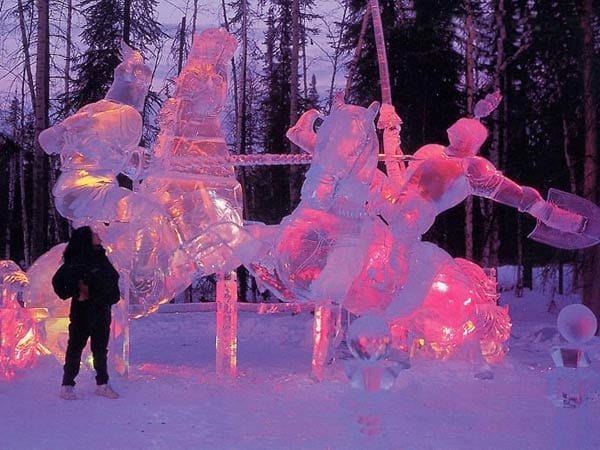 Den rund 100. 000 Besuchern präsentiert sich eine faszinierende, prächtig beleuchtete Wunderwelt aus Eis, die in der westlichen Welt einzigartig ist.