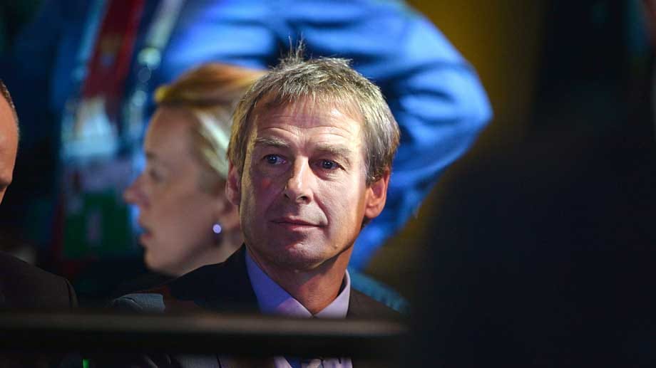 Der frühere Bundestrainer Jürgen Klinsmann ist als Coach der US-Boys in Brasilien. Von seinem späteren Losglück weiß er hier noch nicht.